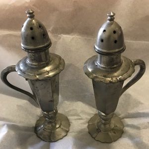Vintage salt & pepper shakers peerless pewter 913